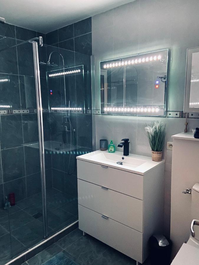 Private Riverside Villa With Breathtaking Views アクサ エクステリア 写真